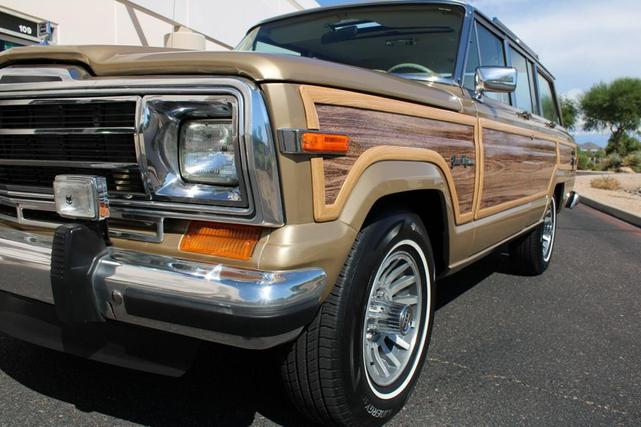 Photo of 1990 Sand Metallic Jeep Grand Wagoneer