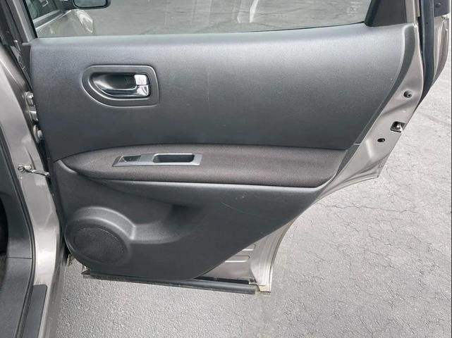 Photo of 2013 Gray Nissan Rogue