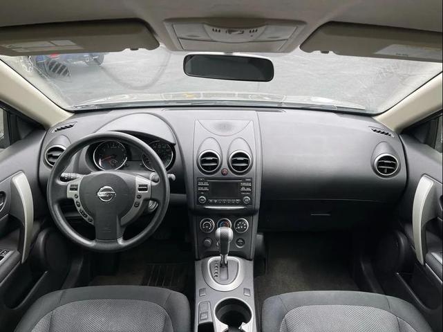 Photo of 2013 Gray Nissan Rogue