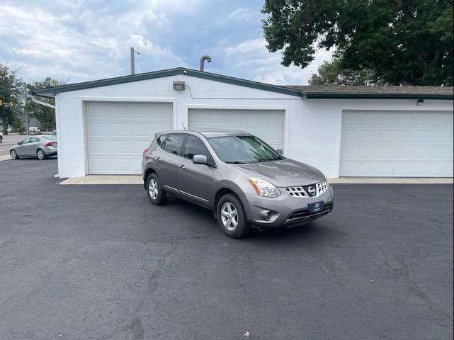 Photo of 2013 Gray Nissan Rogue