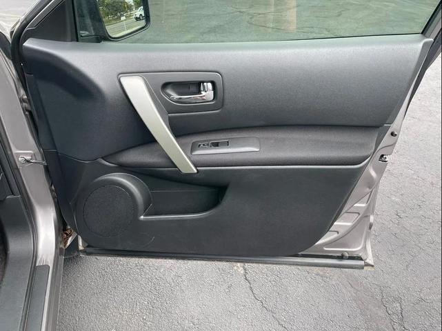 Photo of 2013 Gray Nissan Rogue