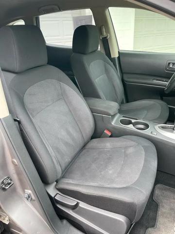 Photo of 2013 Gray Nissan Rogue