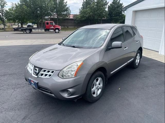 Photo of 2013 Gray Nissan Rogue