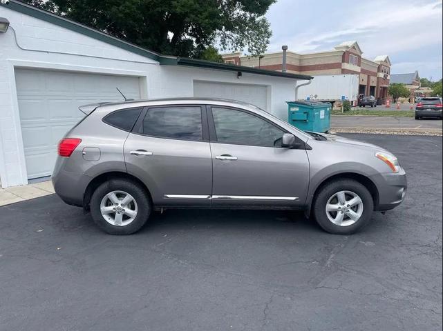 Photo of 2013 Gray Nissan Rogue