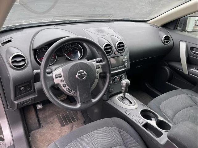 Photo of 2013 Gray Nissan Rogue