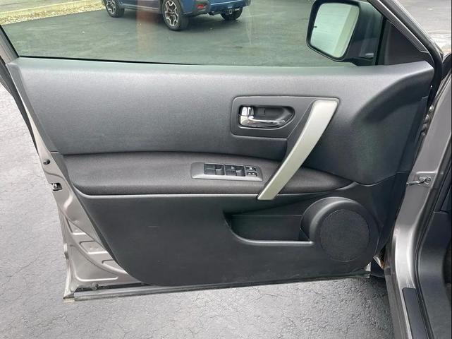 Photo of 2013 Gray Nissan Rogue