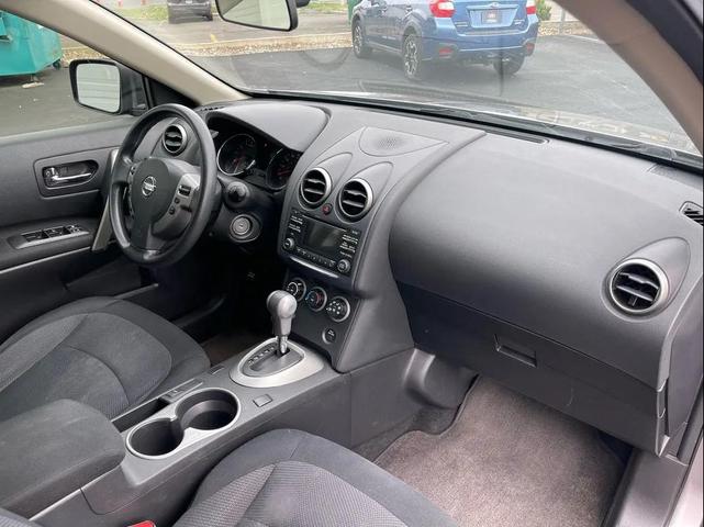 Photo of 2013 Gray Nissan Rogue