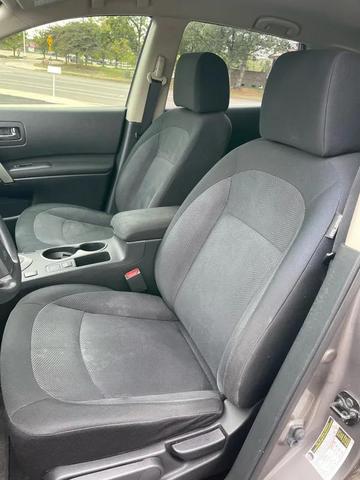 Photo of 2013 Gray Nissan Rogue