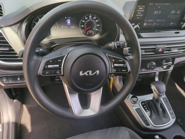 Photo of 2022 Cherry Black Kia Seltos