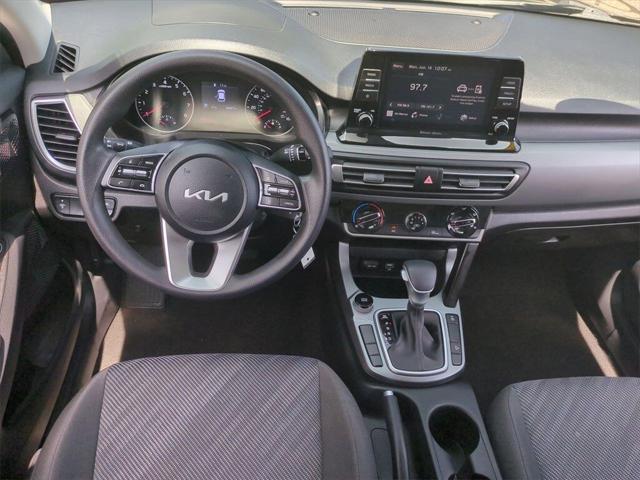 Photo of 2022 Cherry Black Kia Seltos