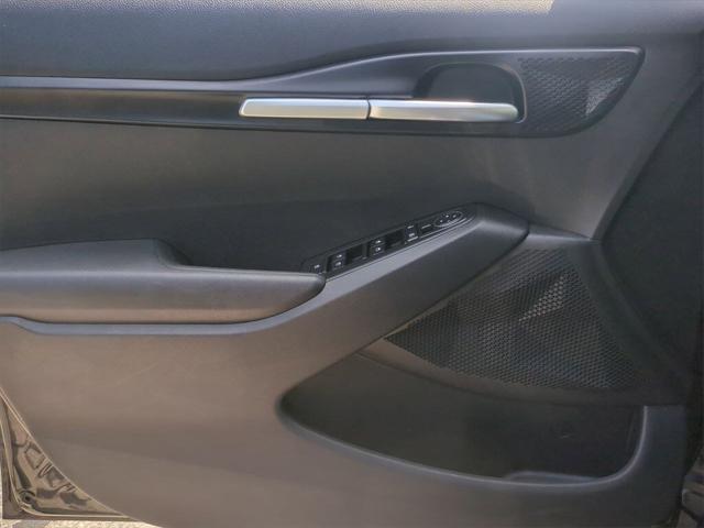 Photo of 2022 Cherry Black Kia Seltos