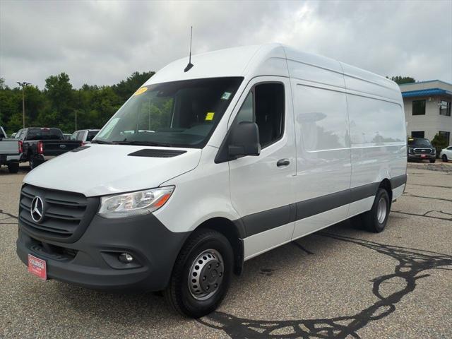 Photo of 2024 White Mercedes-Benz Sprinter 3500