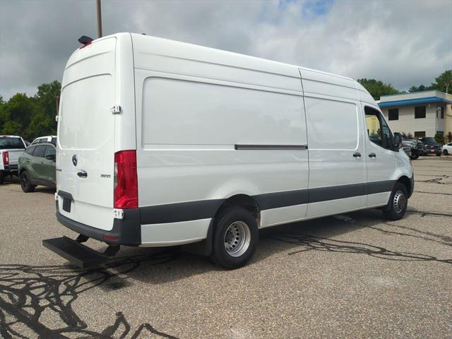 Photo of 2024 White Mercedes-Benz Sprinter 3500