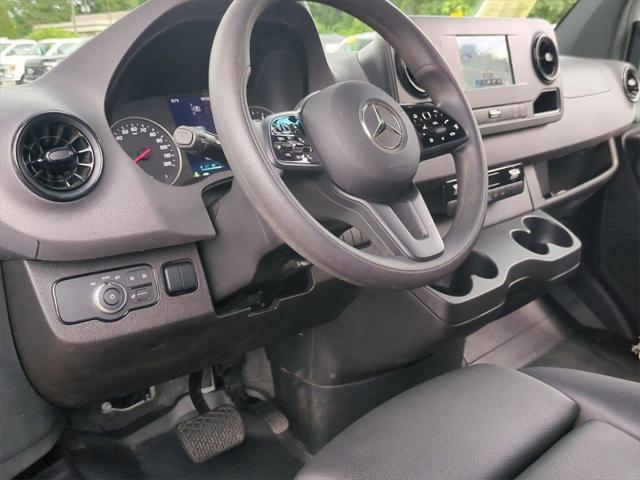 Photo of 2024 White Mercedes-Benz Sprinter 3500