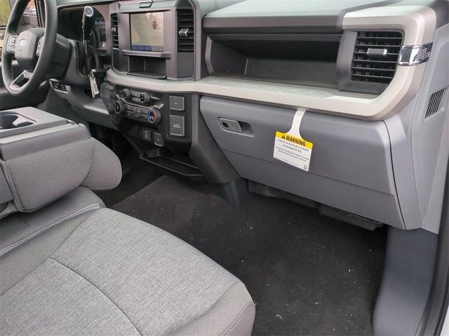 Photo of 2025 Oxford White Ford F-350