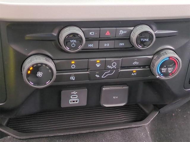 Photo of 2025 Oxford White Ford F-350