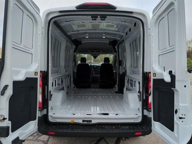 Photo of 2025 Oxford White Ford Transit-250