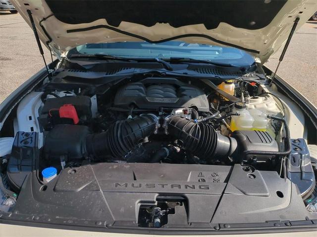 Photo of 2025 Oxford White Ford Mustang