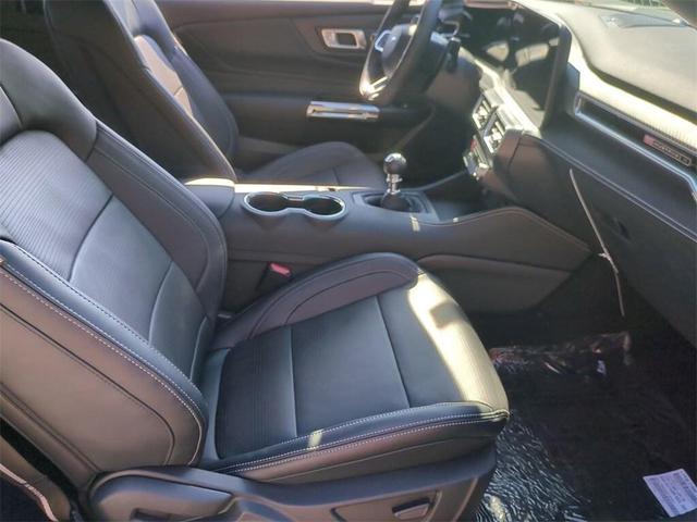 Photo of 2025 Oxford White Ford Mustang