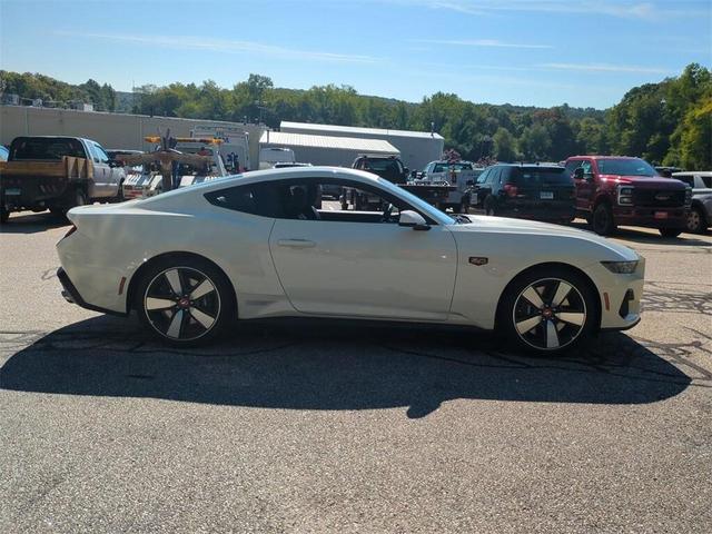 Photo of 2025 Oxford White Ford Mustang