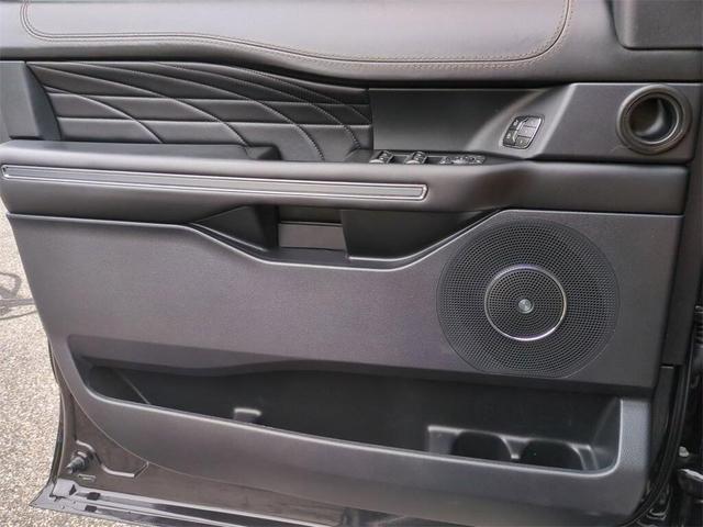 Photo of 2021 Agate Black Ford Expedition Max