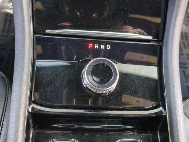 Photo of 2023 Diamond Black Crystal Pearlcoat Jeep Grand Cherokee