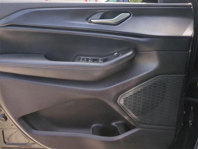 Photo of 2023 Diamond Black Crystal Pearlcoat Jeep Grand Cherokee
