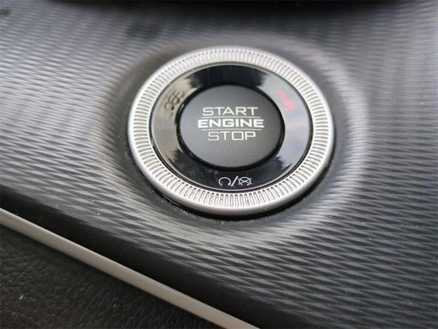 Photo of 2023 Diamond Black Crystal Pearlcoat Jeep Grand Cherokee