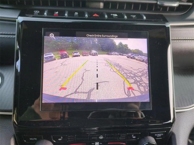 Photo of 2023 Diamond Black Crystal Pearlcoat Jeep Grand Cherokee