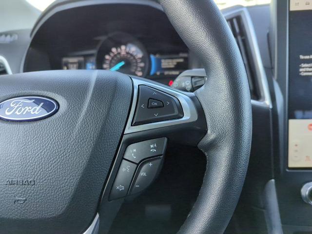 Photo of 2024 ICONIC SILVER Ford Edge