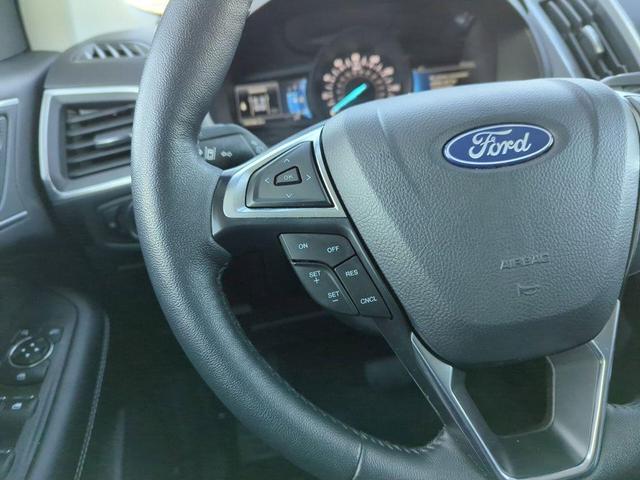 Photo of 2024 ICONIC SILVER Ford Edge