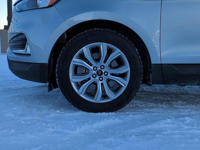 Photo of 2024 ICONIC SILVER Ford Edge