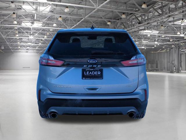 Photo of 2024 ICONIC SILVER Ford Edge