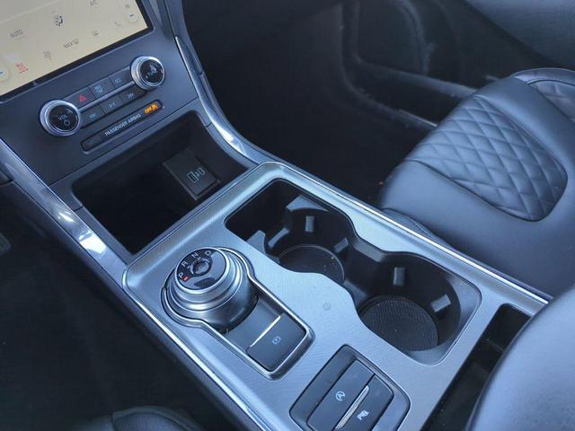 Photo of 2024 ICONIC SILVER Ford Edge