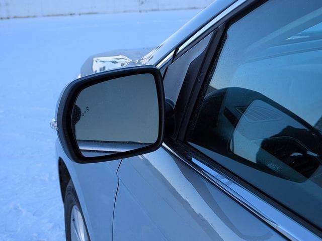 Photo of 2024 ICONIC SILVER Ford Edge