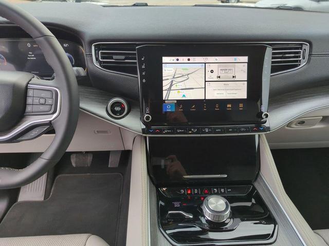 Photo of 2024 Bright White Clearcoat Jeep Wagoneer