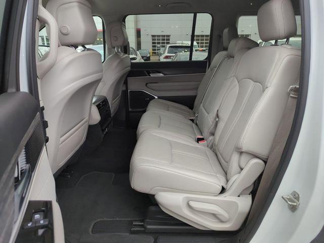 Photo of 2024 Bright White Clearcoat Jeep Wagoneer