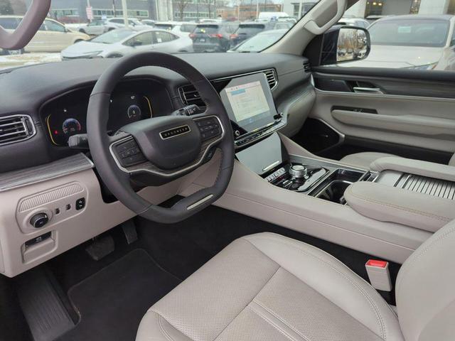 Photo of 2024 Bright White Clearcoat Jeep Wagoneer