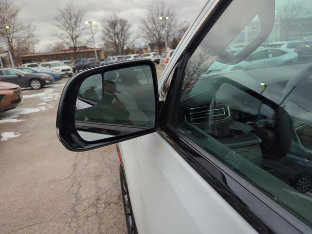 Photo of 2024 Bright White Clearcoat Jeep Wagoneer