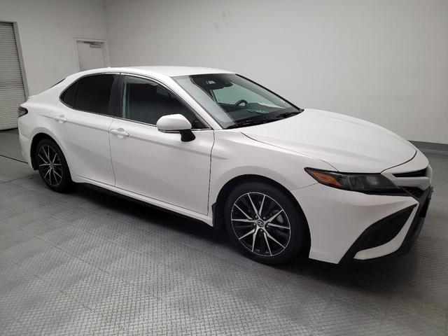 Photo of 2022 White Toyota Camry