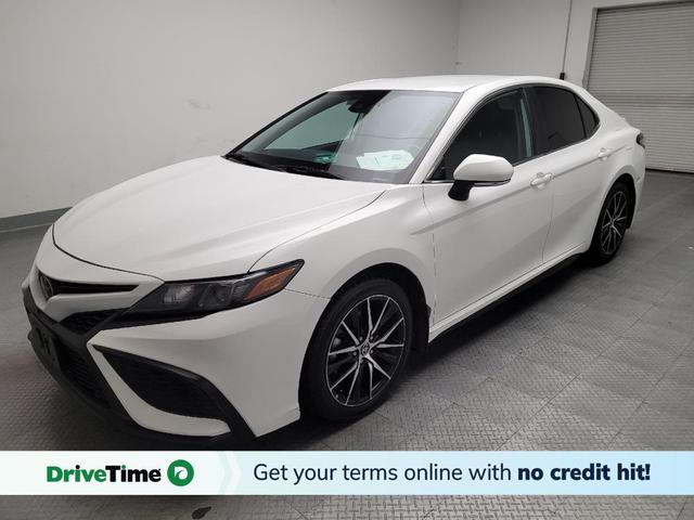 Photo of 2022 White Toyota Camry