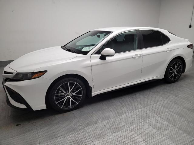 Photo of 2022 White Toyota Camry