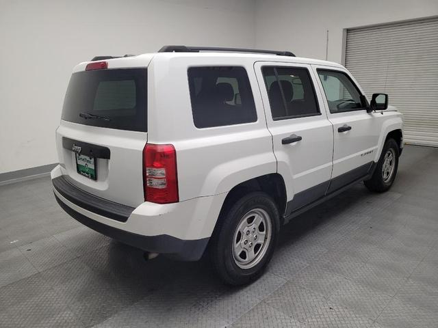 Photo of 2016 Bright White Clearcoat Jeep Patriot