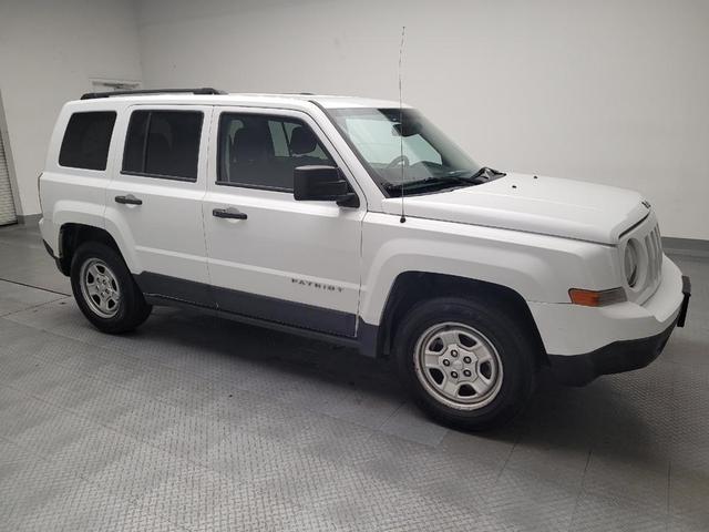 Photo of 2016 Bright White Clearcoat Jeep Patriot