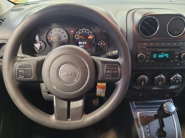 Photo of 2016 Bright White Clearcoat Jeep Patriot
