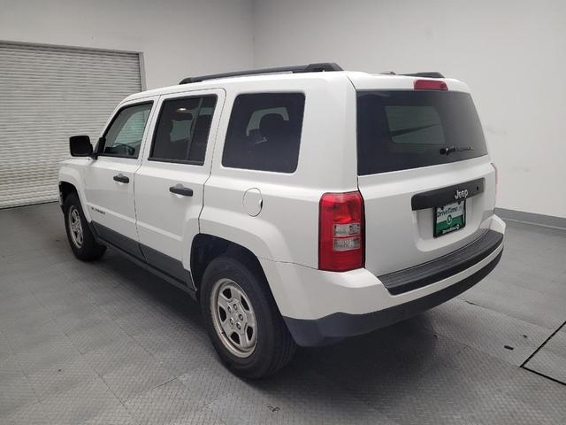 Photo of 2016 Bright White Clearcoat Jeep Patriot