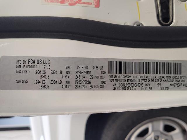 Photo of 2016 Bright White Clearcoat Jeep Patriot