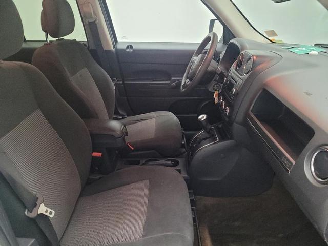 Photo of 2016 Bright White Clearcoat Jeep Patriot