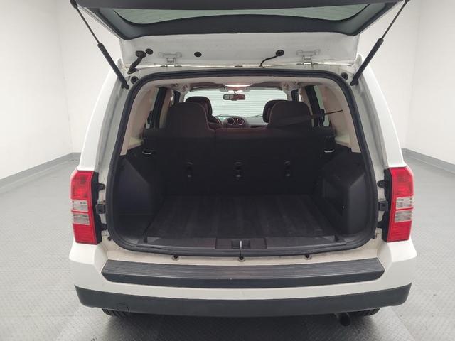 Photo of 2016 Bright White Clearcoat Jeep Patriot