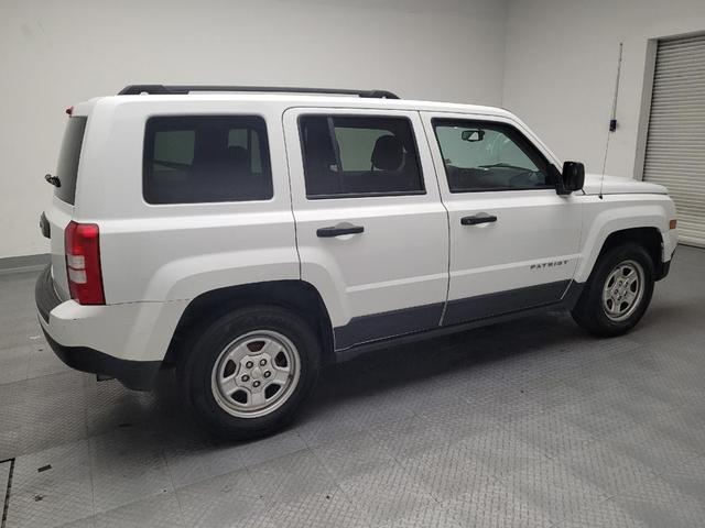 Photo of 2016 Bright White Clearcoat Jeep Patriot